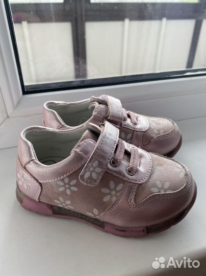 Кроссовки для девочки 23
