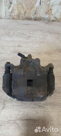 Суппорт передний правый Nissan Juke F15