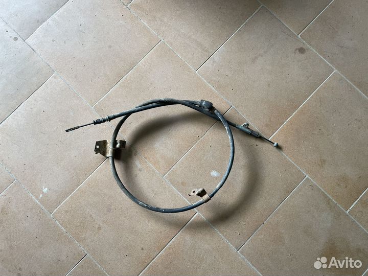 Правый трос ручника Nissan Maxima / Cefiro A32