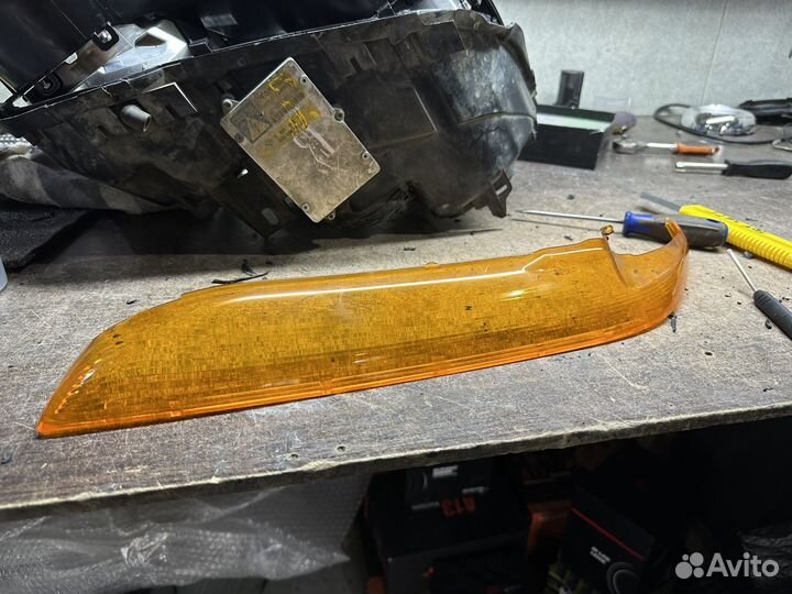 Поворотник на фару е65