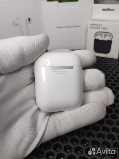 AirPods 2 (новые) + Чехол