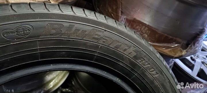 Yokohama BluEarth RV-01 215/60 R17 96H, 4 шт