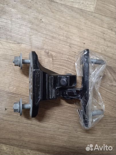 Петля двери задняя верхняя левая Mercedes-Benz GLC