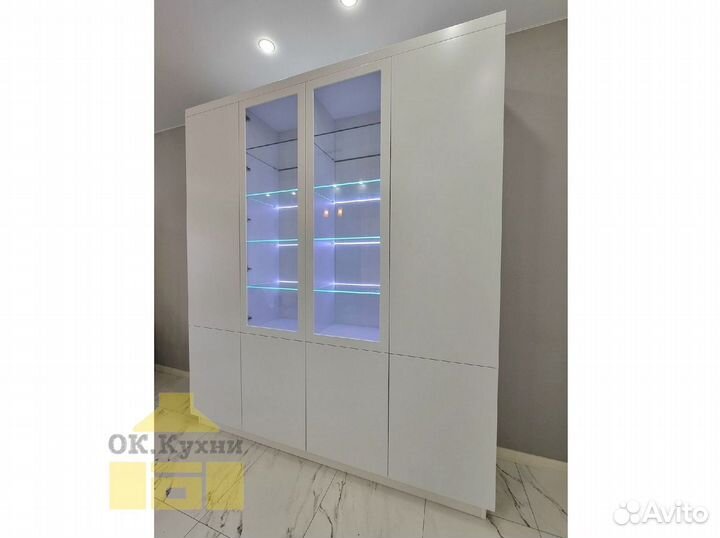 Шкаф с зеркалом