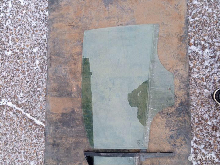 Стекла задней правой двери Skoda rapid