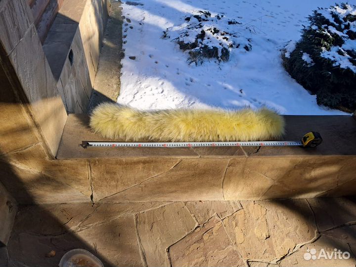 Желтый песцовый воротник