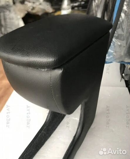 Подлокотник Nissan Terrano