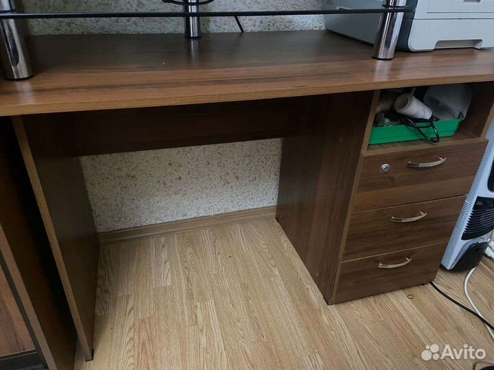 Письменный стол бу и подставка под телевизор