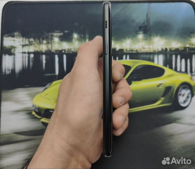Samsung Galaxy A8 (2018), 4/32 ГБ