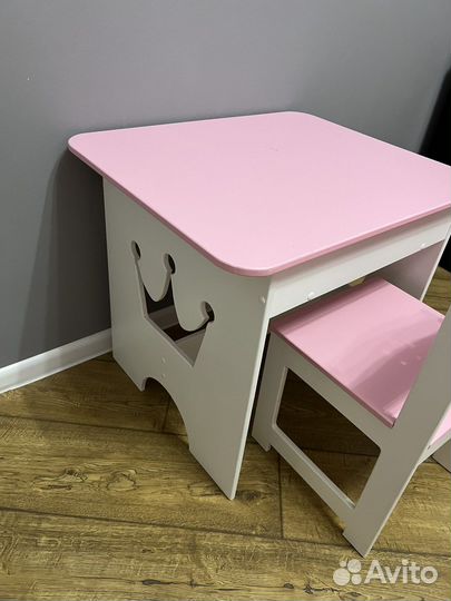 Детский стол со стулом