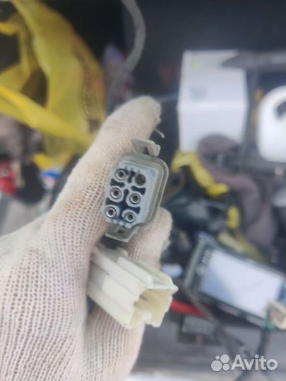 Коннекторы и фишки от проводки правой двери