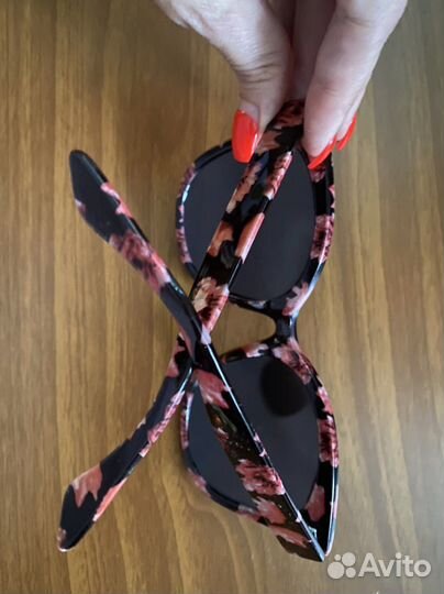 Очки солнцезащитные