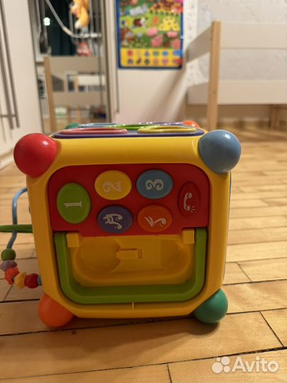 Музыкальный кубик. Игрушка для малышей