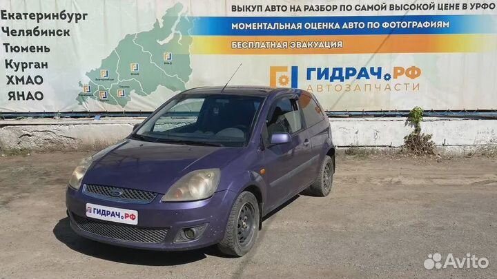 Накладка декоративная на торпедо левая Ford Fiesta