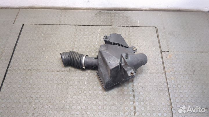 Корпус воздушного фильтра Hummer H3, 2006