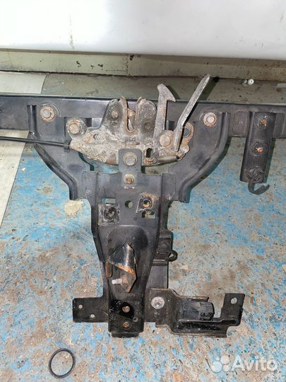 Верхняя планка телевизора Nissan x trail t31