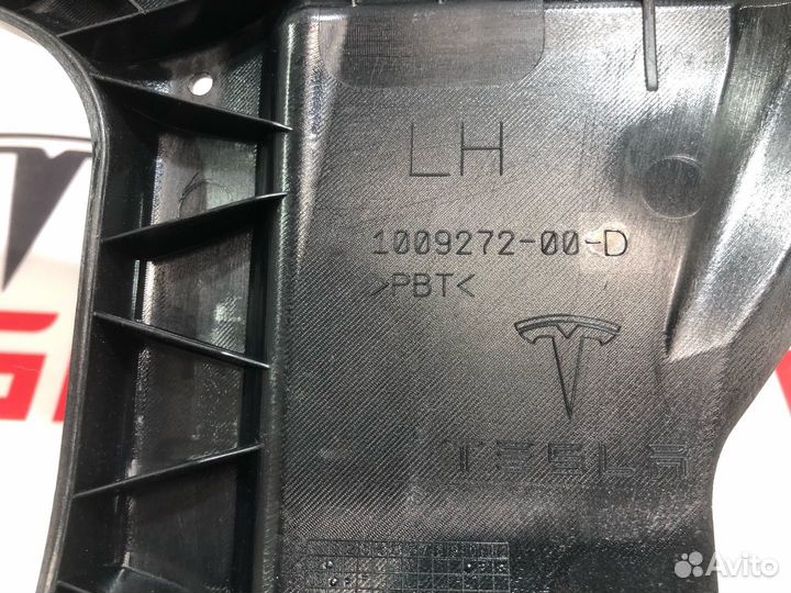 Кронштейн внутренний стойки C Tesla Model S 2013