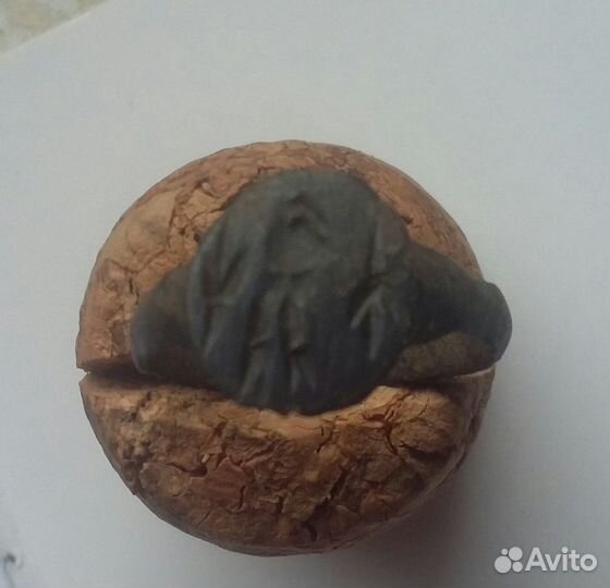 Перстень старинный. Воин у ростка, 16-17 века