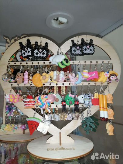 Украшения из бисера, эпоксидной смолы и бижутерия