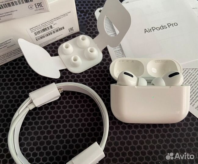 AirPods Pro (Чехол в подарок)