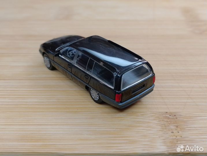 Opel Omega Caravan 3.0i GLS (1988-1989) универсал