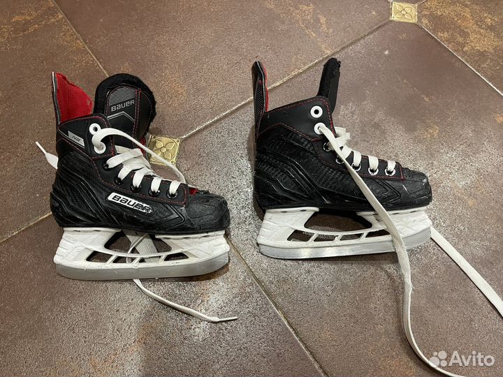Хоккейные коньки bauer y10