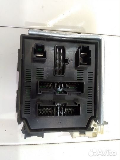 Блок предохранителей салонный