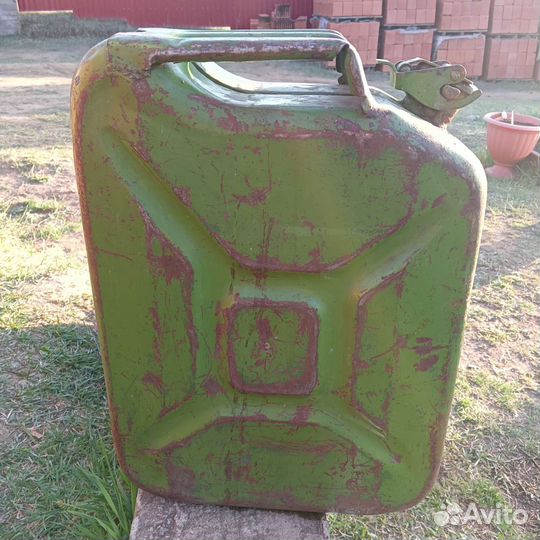 Канистра для бензина 20л