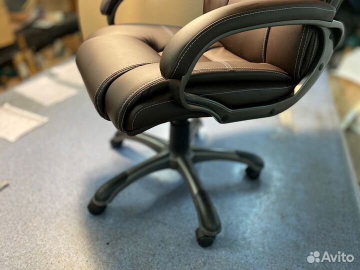 Офисное кресло