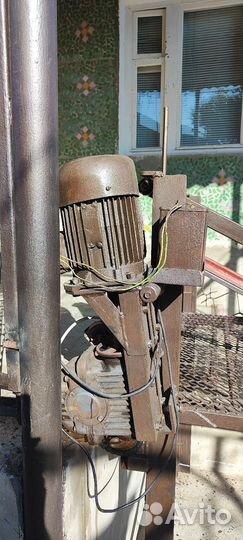 Вертикальный подъемник для инвалидов