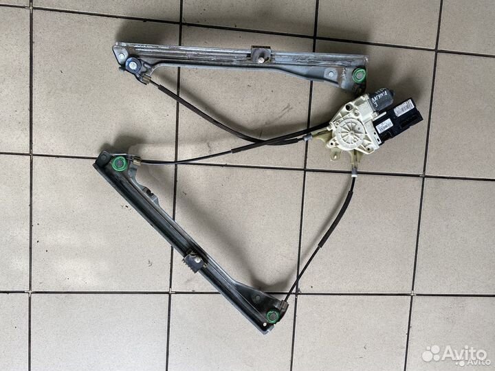 Стеклоподьемник передний левый Renault Laguna 3