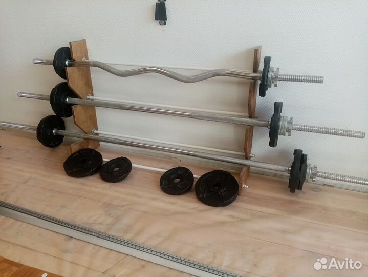Набор штанг на стойке