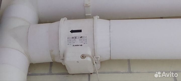 Мотор и трубы для вентиляции