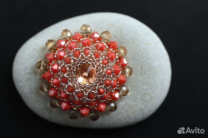 Коралловая брошь