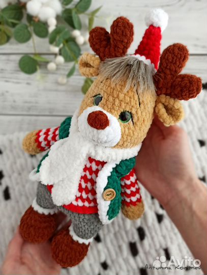 Вязаная игрушка Оленёнок