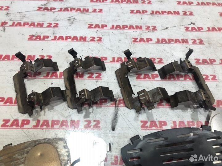 Зажим тормозных колодок передний Subaru Outback BS