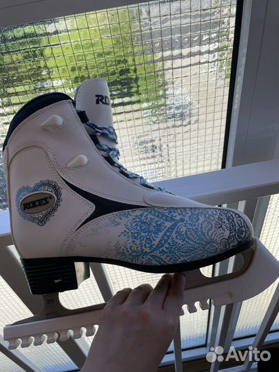 Коньки фигурные женские 39 размер