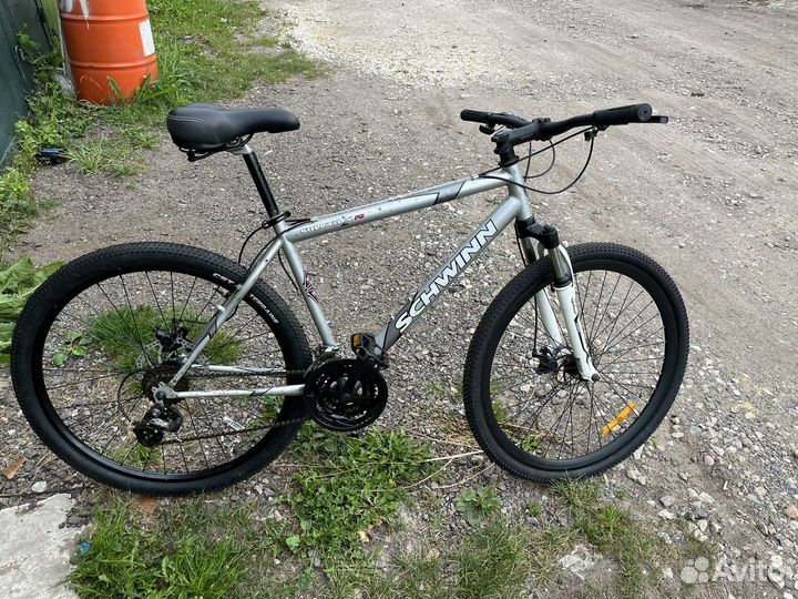 Велосипед гонеый 27.5 Schwinn solution