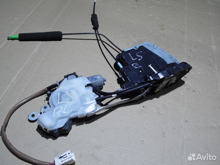 Замок задний левый Лексус лс 600