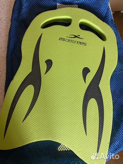 Доска для плаванья и сумка