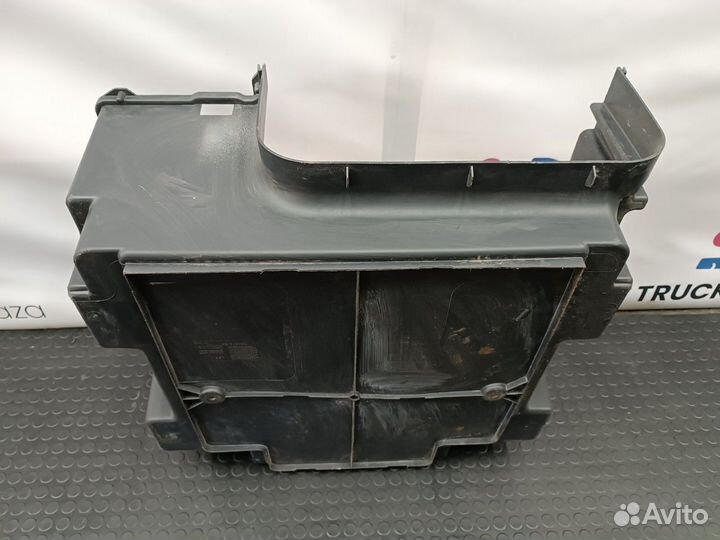 1368673 Ящик инструментальный правый