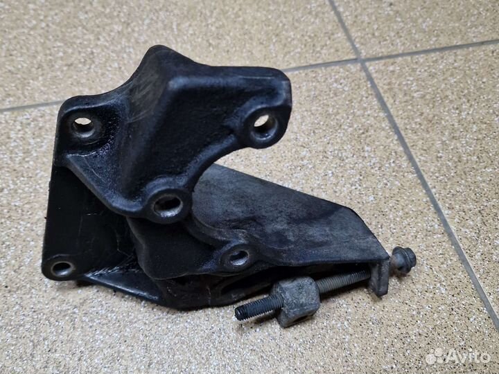 Кронштейн генератора subaru легаси 2 2.0 литра