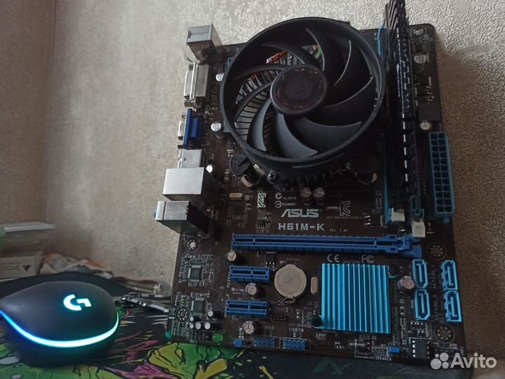 Материнская плата с процессором и оперативной