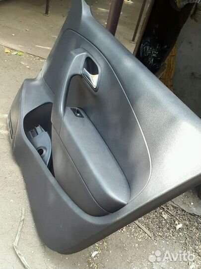 Обивка обшивка двери правая polo sedan5