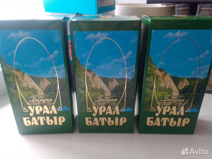 Коробка и(пустая )красивая бутылочка