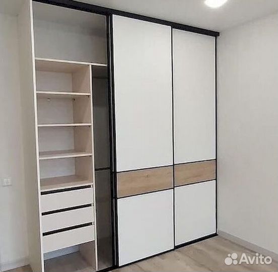 Книжный шкаф