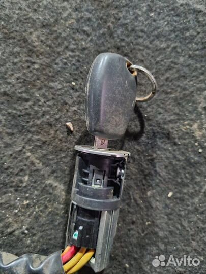 Замок зажигания Renault Sandero 2010