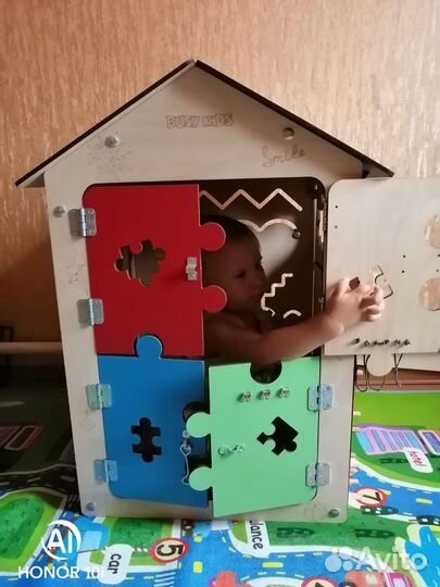 Бизиборд огромный дом