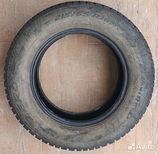 Pirelli Ice Zero 215/65 R16 102T