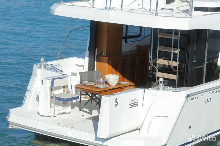 Моторная яхта Beneteau Swift Trawler 35